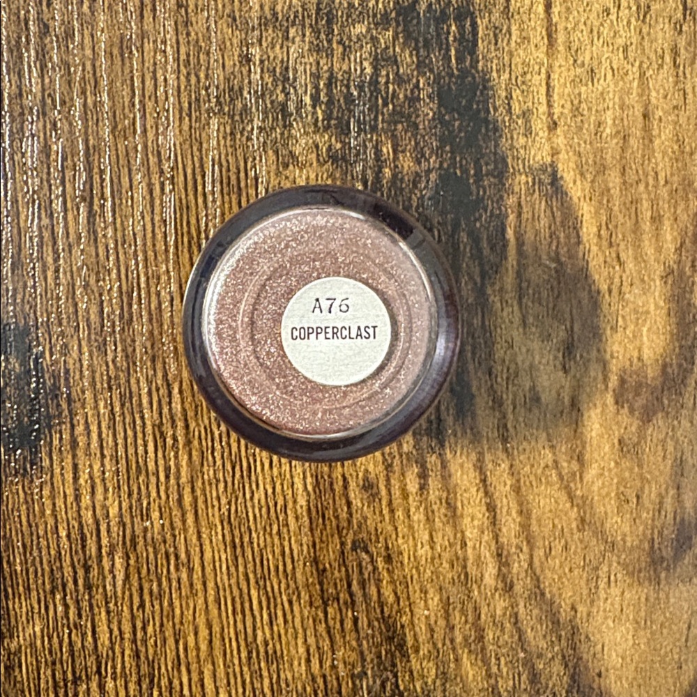 MAC Pigment- Copperclast - Picture 2 of 3